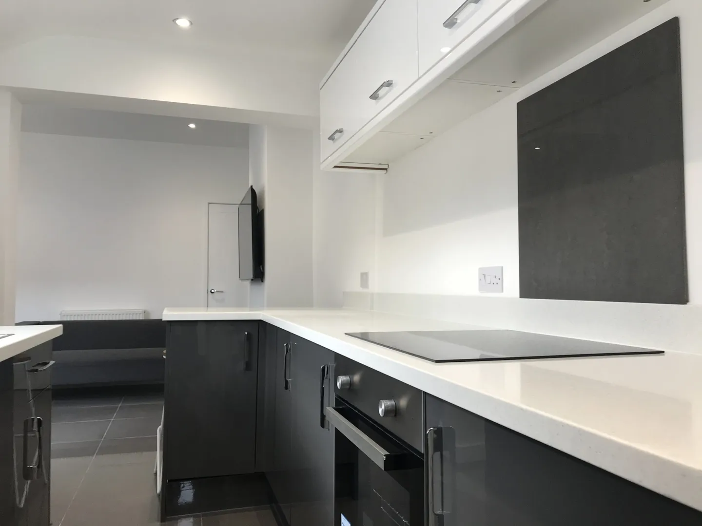 Spacious 2 Bed House // AUG 2026 - Image 6